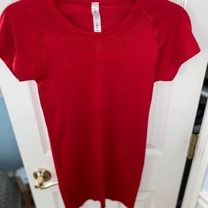NEVER WORN LULULEMON - Swiftly Short Sleeve